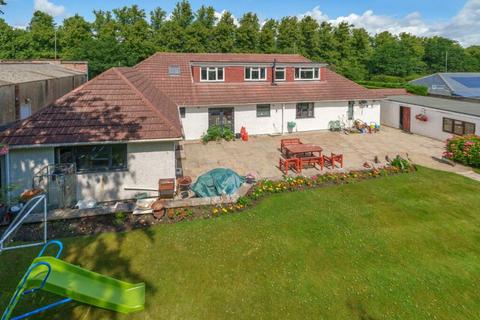 5 bedroom bungalow to rent, London Road, Bagshot GU19