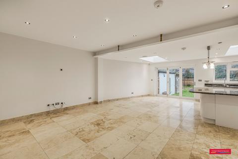 5 bedroom detached house to rent, Blenheim Road, Raynes Park, London, SW20