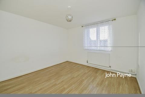 2 bedroom flat to rent, Woodhill London SE18