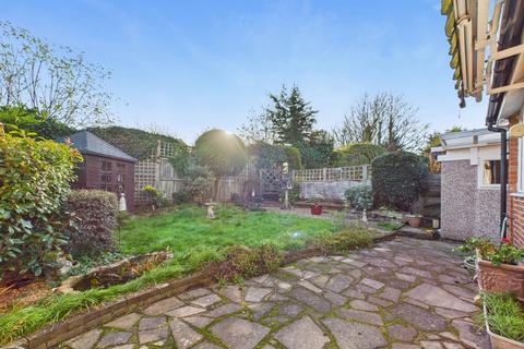 2 bedroom bungalow for sale, Hivings Park, Chesham, Buckinghamshire, HP5