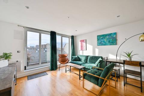2 bedroom flat to rent, Wards Wharf, Silvertown, London, E16