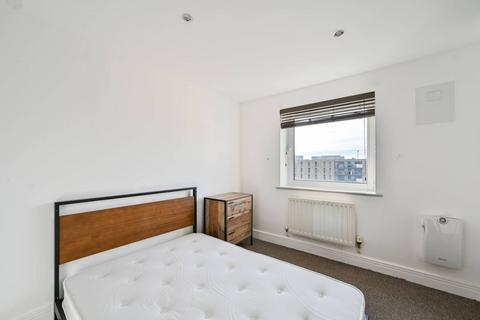 2 bedroom flat to rent, Wards Wharf, Silvertown, London, E16
