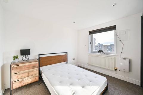 2 bedroom flat to rent, Wards Wharf, Silvertown, London, E16