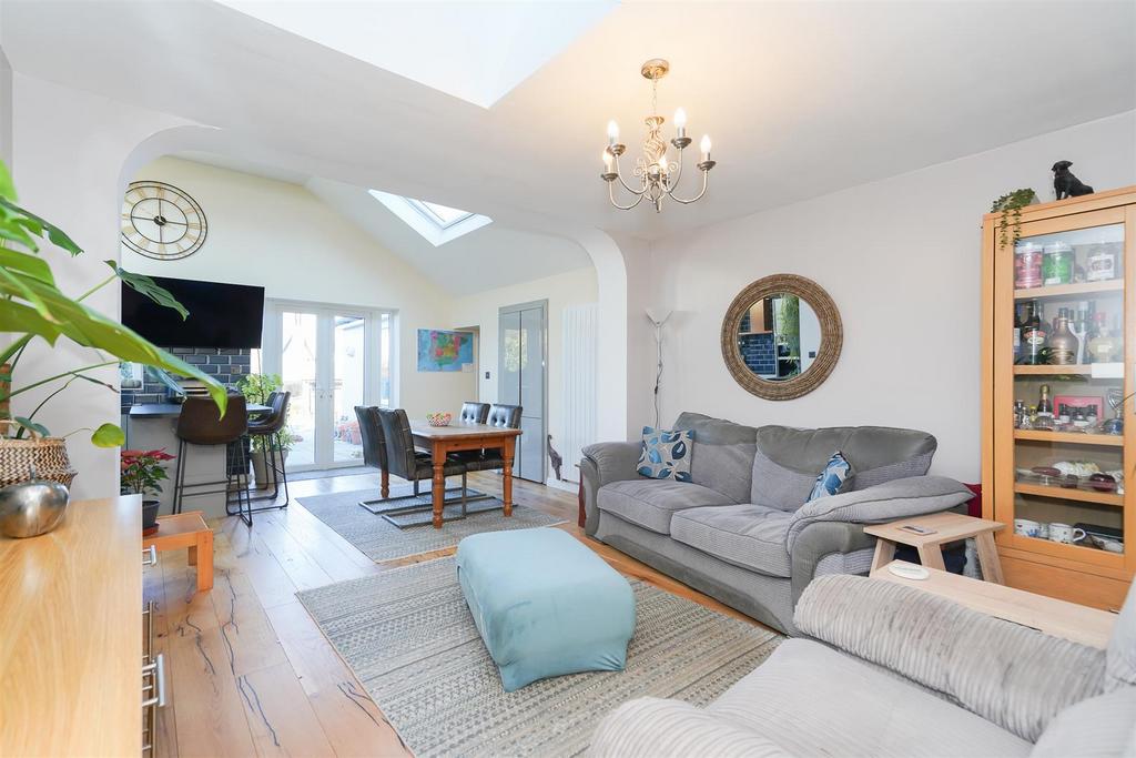 2 Hall Fields Cubbington-10.jpg