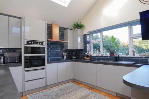 4 bedroom semi-detached bungalow for sale, Hall Fields, Radford Semele, Leamington Spa