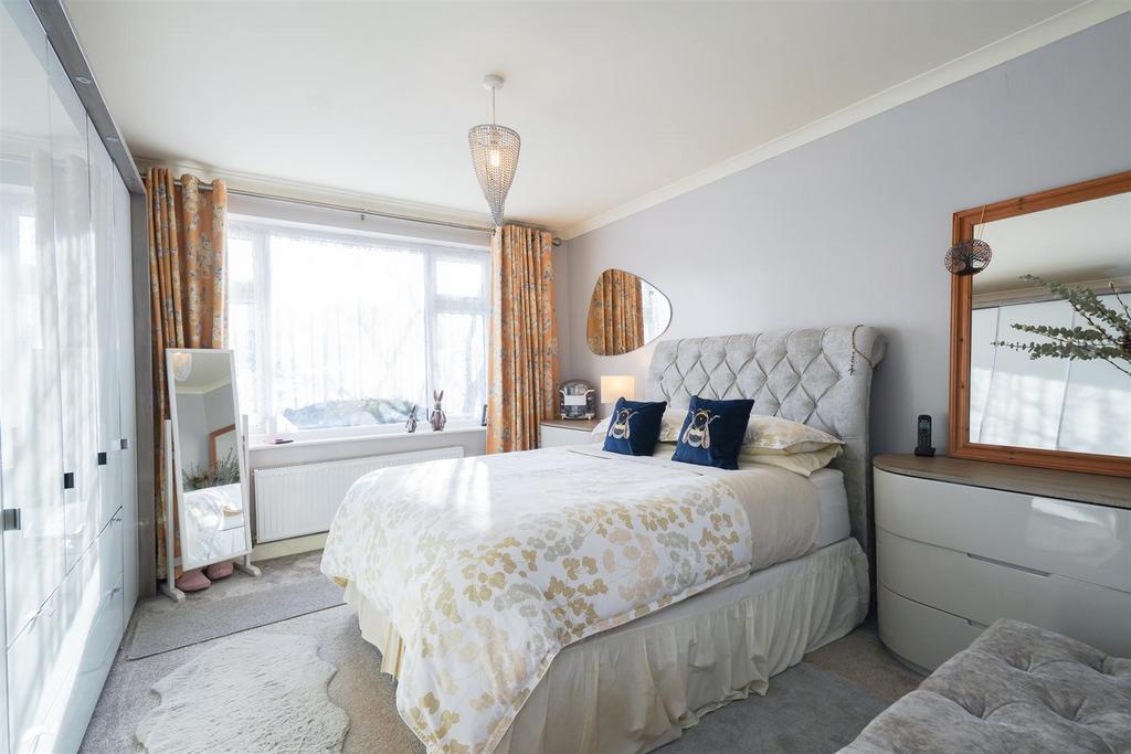2 Hall Fields Cubbington-6.jpg