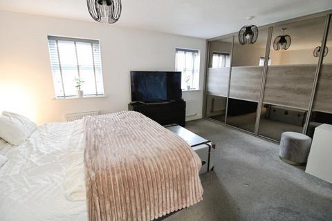 4 bedroom semi-detached house for sale, Haydock Avenue, West Yorkshire WF10