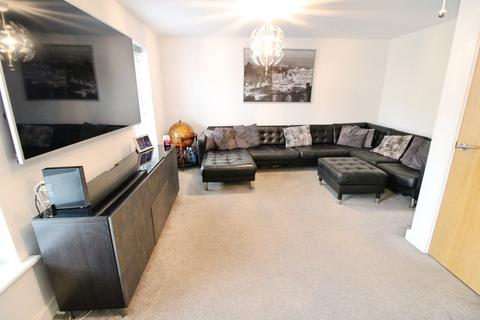 4 bedroom semi-detached house for sale, Haydock Avenue, West Yorkshire WF10