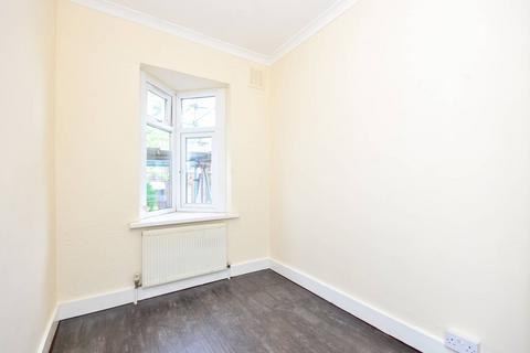 3 bedroom flat for sale, Terrace Road, Plaistow, London, E13