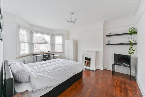 2 bedroom maisonette to rent, East Gardens, Colliers Wood, London, SW17