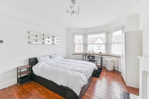 2 bedroom maisonette to rent, East Gardens, Colliers Wood, London, SW17
