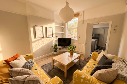 4 bedroom house to rent, Midland Avenue - 4 Bed Bills Inc, Lenton NG7