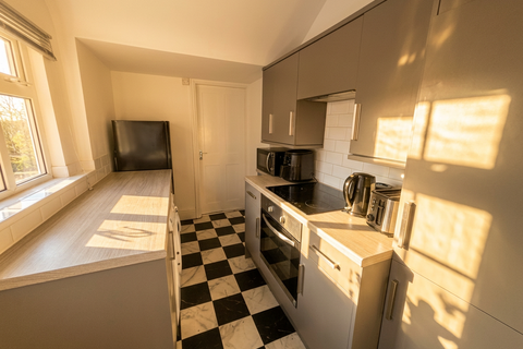 4 bedroom house to rent, Midland Avenue - 4 Bed Bills Inc, Lenton NG7