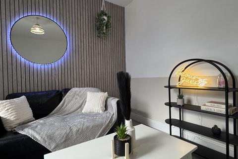 4 bedroom house to rent, Junction Street - 4 bed inc bills, California DE1