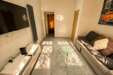 5 bedroom house to rent, Mettham Street - 5 Bed Bills Inc, Lenton NG7