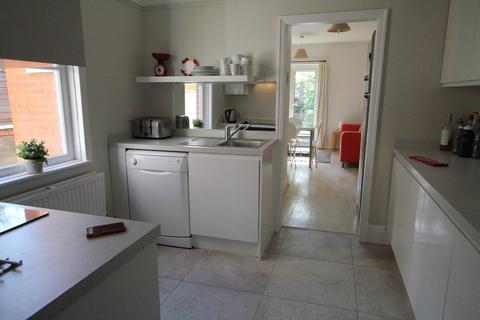 6 bedroom house to rent, Sherwin Road - 6 Bed Bills Inc, Lenton NG7