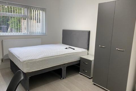 undefined, Warwick Avenue, Beeston NG9