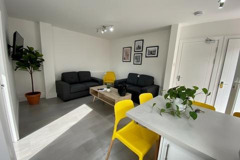 undefined, Warwick Avenue - 5 bed, Beeston NG9