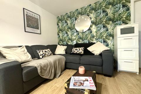 3 bedroom house to rent, Saxon Green, Lenton NG7