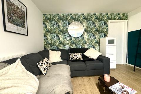 3 bedroom house to rent, Saxon Green, Lenton NG7