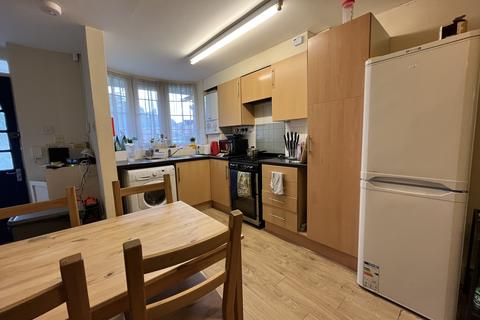 3 bedroom house to rent, Saxon Green, Lenton NG7