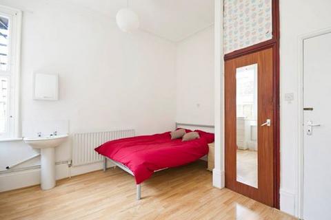 3 bedroom flat to rent, Forest Rd West Flat 1, Arboretum NG7