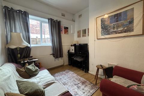 3 bedroom flat to rent, Forest Rd West Flat 1, Arboretum NG7