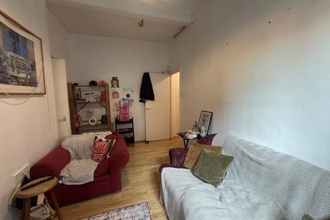3 bedroom flat to rent, Forest Rd West Flat 1, Arboretum NG7