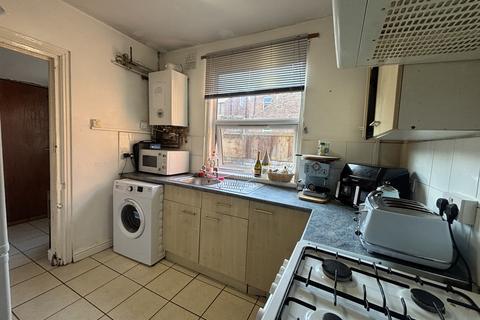 3 bedroom flat to rent, Forest Rd West Flat 1, Arboretum NG7