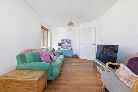 2 bedroom flat for sale, Wicketts End, Whitstable