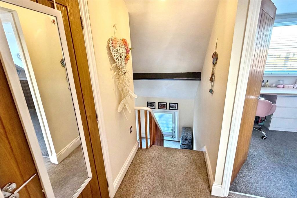 2nd Floor Landing