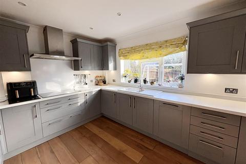 4 bedroom semi-detached house for sale, Windsor Road, Hailsham