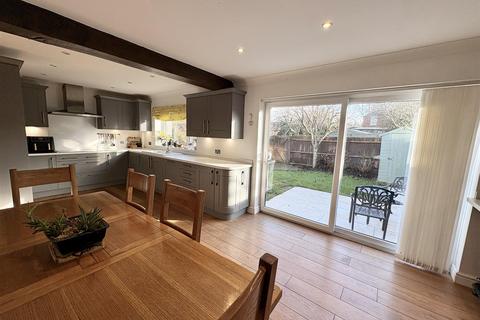 4 bedroom semi-detached house for sale, Windsor Road, Hailsham