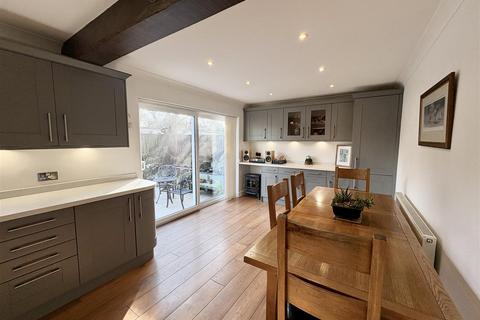 4 bedroom semi-detached house for sale, Windsor Road, Hailsham