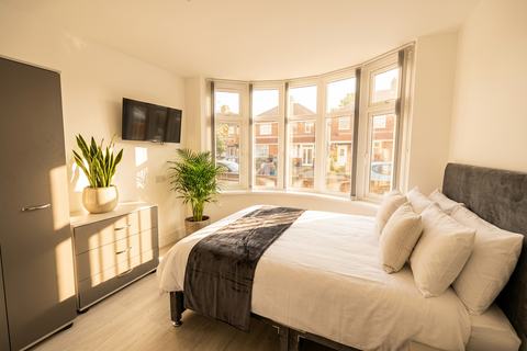 undefined, Queens Road - 7 bed, Beeston NG9