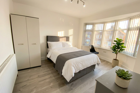 undefined, Queens Road - 7 bed, Beeston NG9