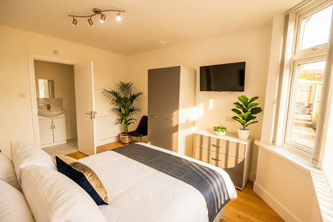 undefined, Queens Road - 7 bed, Beeston NG9