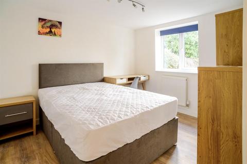 undefined, Queens Road, Beeston NG9