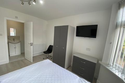 undefined, Warwick Avenue, Beeston NG9