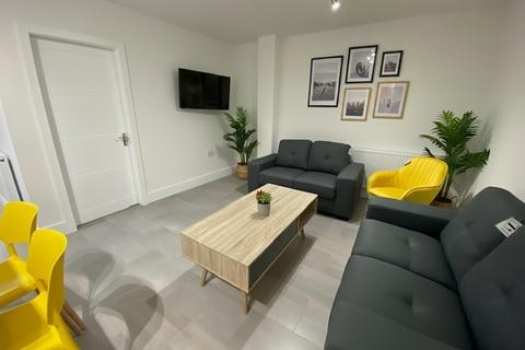 undefined, Warwick Avenue - 5 Bed Bills Inc, Beeston NG9