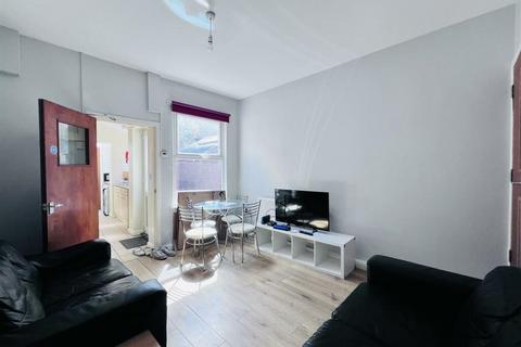 4 bedroom house to rent, Cycle Road, Lenton NG7
