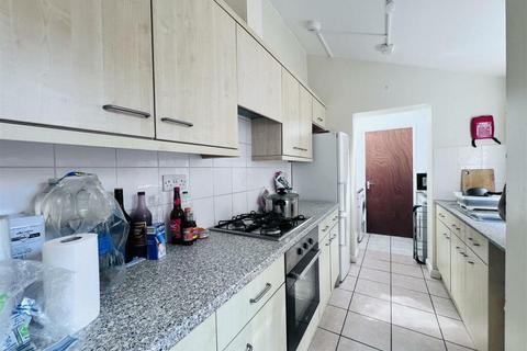 4 bedroom house to rent, Cycle Road, Lenton NG7