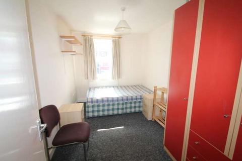 4 bedroom house to rent, Chapel Court, Lenton NG7