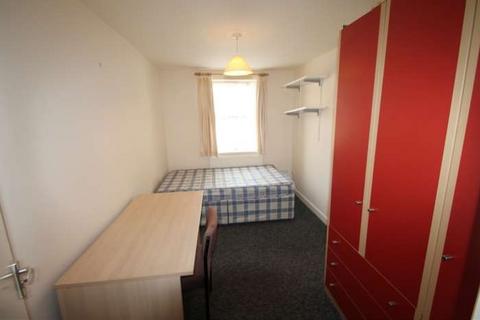 4 bedroom house to rent, Chapel Court, Lenton NG7