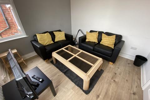 3 bedroom flat to rent, b Peveril Street, Arboretum NG7