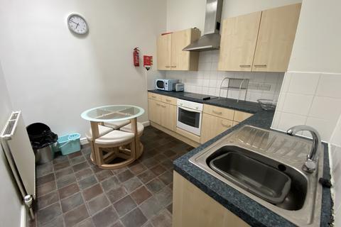 3 bedroom flat to rent, b Peveril Street, Arboretum NG7