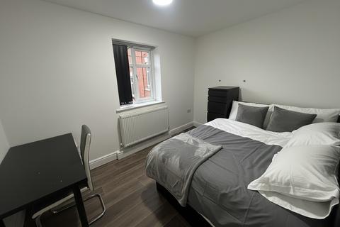 3 bedroom flat to rent, Radford NG7