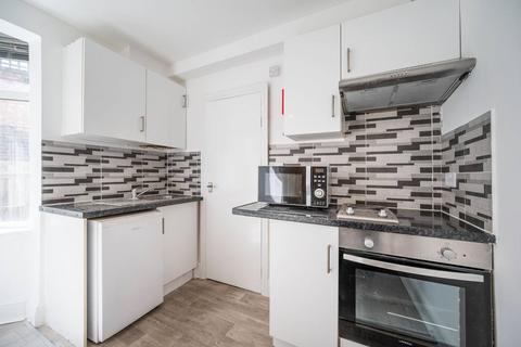 Studio to rent, Sumatra Road, West Hampstead, London, NW6