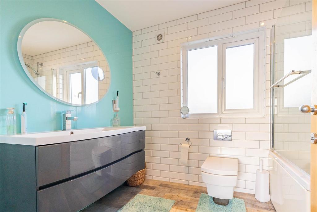 En-Suite To Bedroom 1