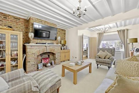 4 bedroom semi-detached house for sale, Grange Crescent, Chigwell